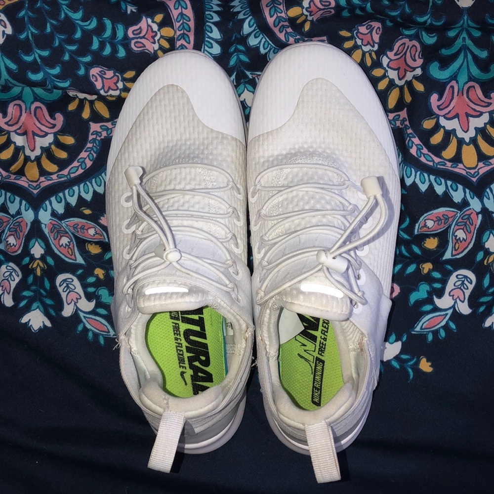 White 2017 Nike free run commuter